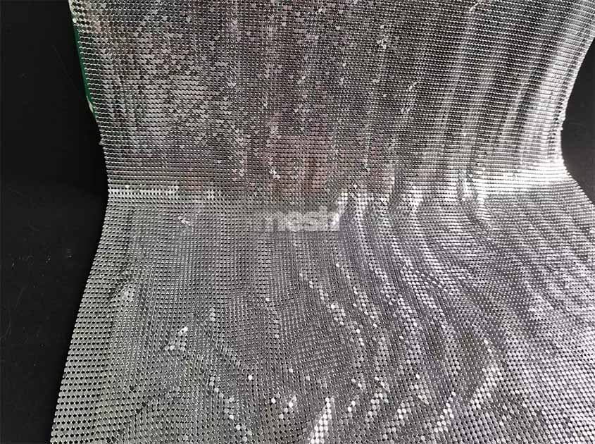 woven Metal Interiors vs. Traditional Uphaolstery Fabrics: Advantages, Disadvantages and Scenario Selection
