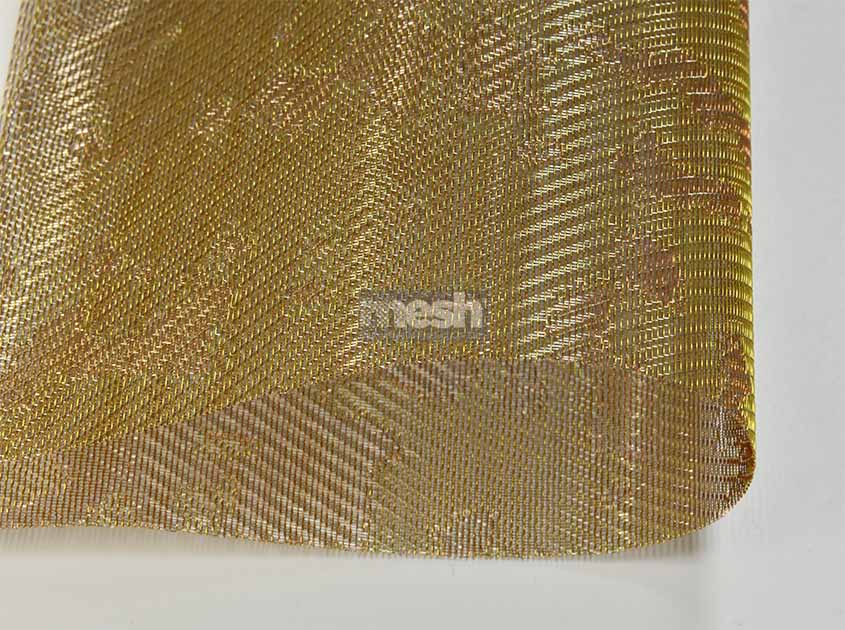 Balancing Privacy and Transparency: woven Metal Interiors in Office Spaces