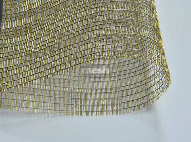 Woven mesh fabric: textiles for all seasons